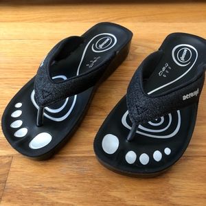NWOT Aerosoft Black Gliteratti Sandal Size 8/38